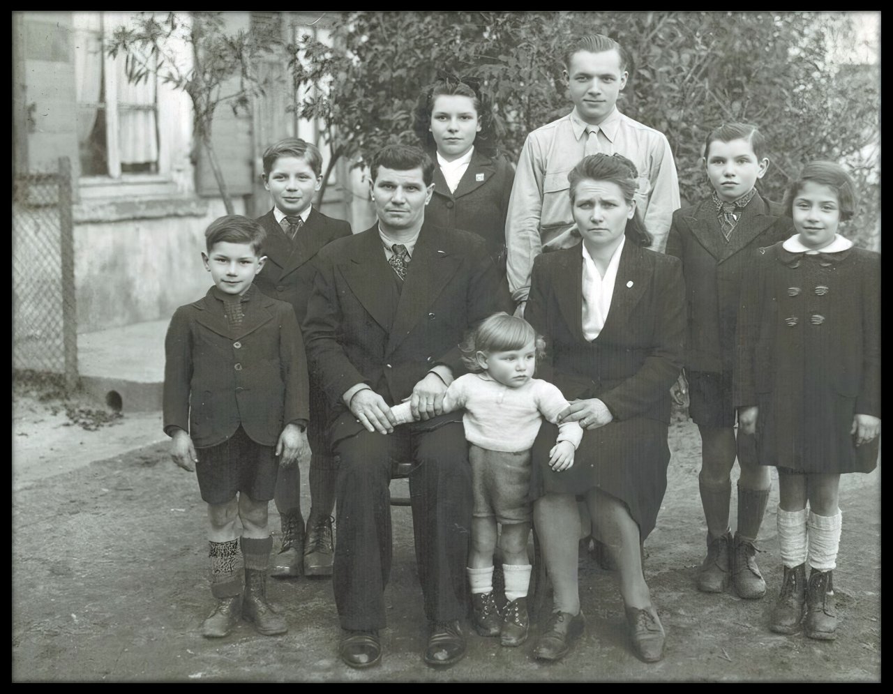 1949-gauche-derriere-michel-helene-antoine-louis-xavier-marthe-valentin-fils-valentin-papy-et-marie-antoinette-avec-pascal-bebe